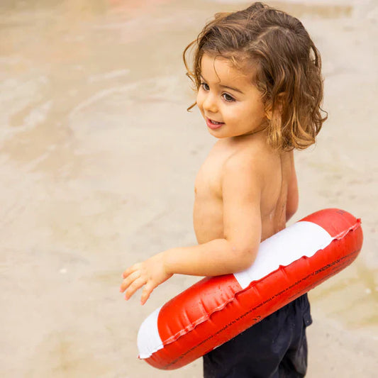 Acessórios de praia Swim Essentials com boias, pranchas e bolas coloridas para crianças – Verão 2025